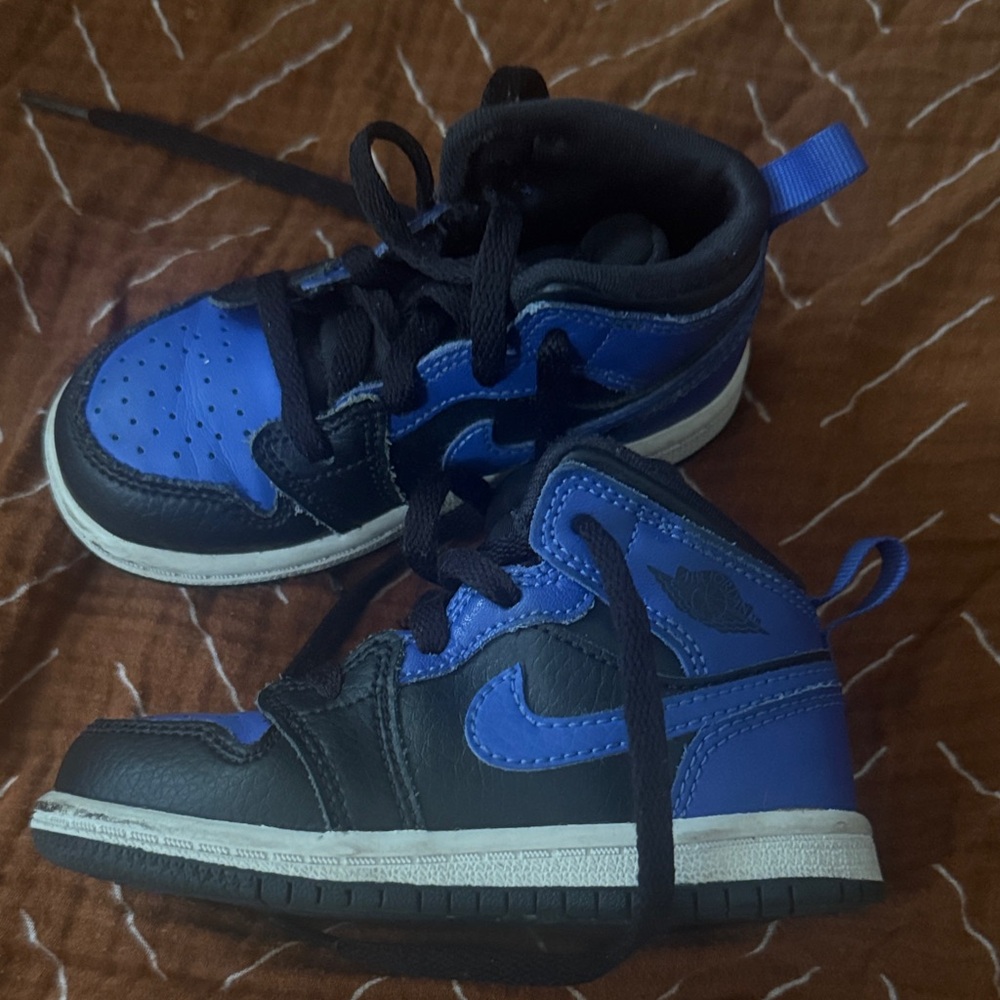 Nike Kids Black and Blue Sneakers